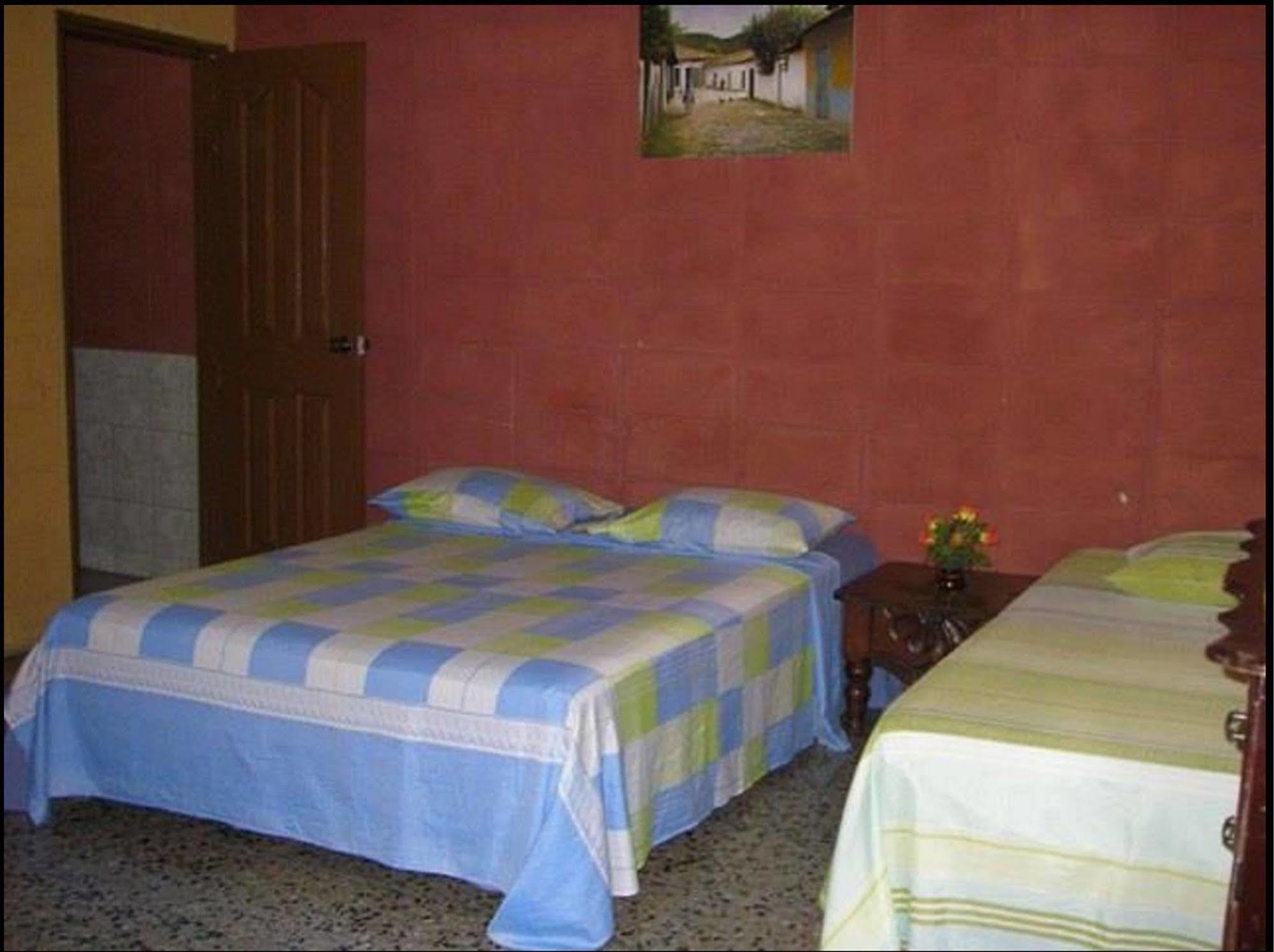 Guesthouse Dos Molinos B&B ซานเปโดร ซูลา ภายนอก รูปภาพ